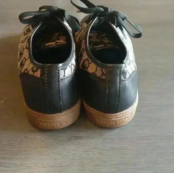 Michael Kors Signature Tennis Shoes NWOT - Picture 4 of 5